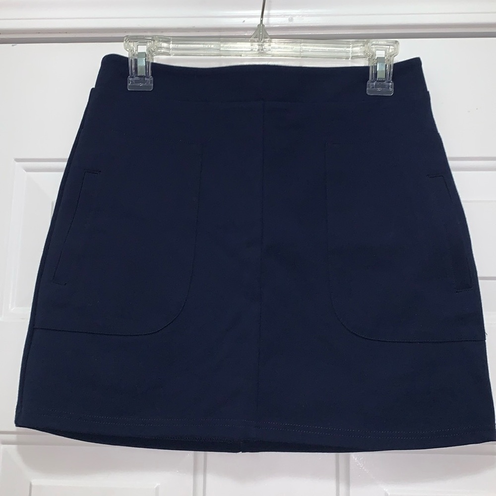 4/$10 Forever 21 navy size 26 (size 2-4) school uniform type skirt
